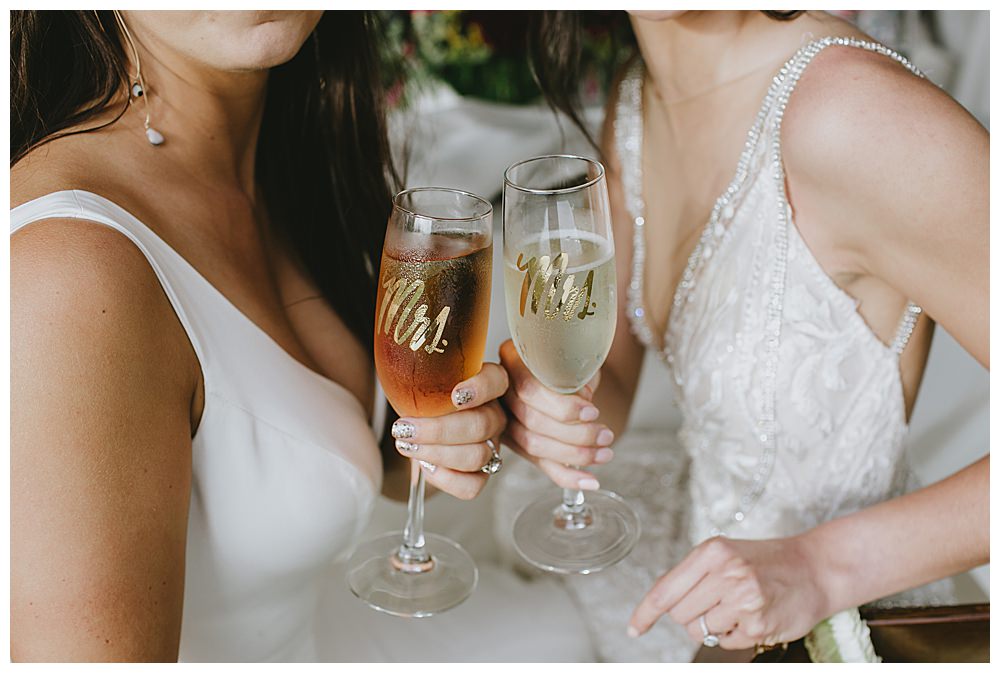 mrs-and-mrs-champagne-flutes