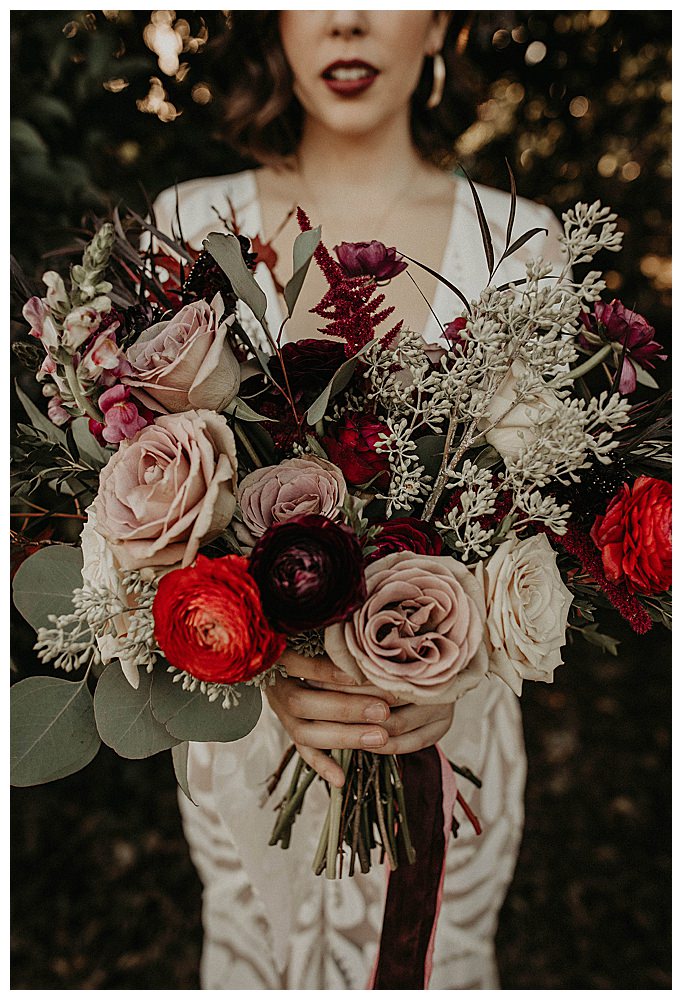 moody-bridal-bouquet