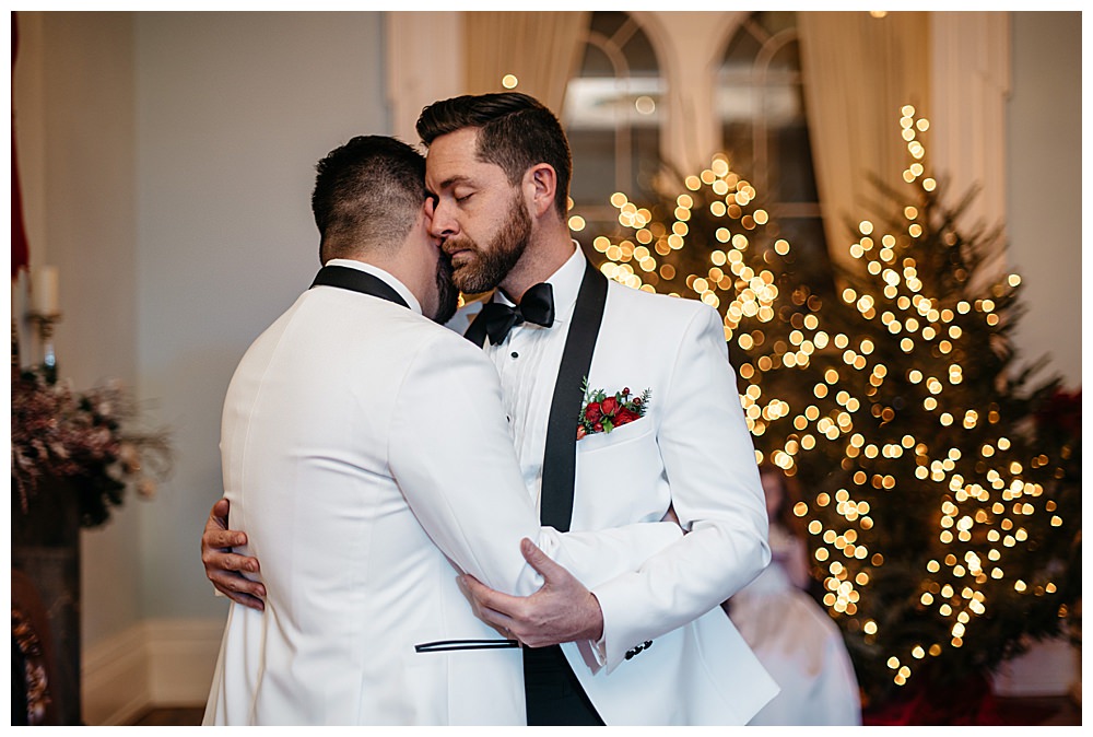 christmas-wedding-first-dance