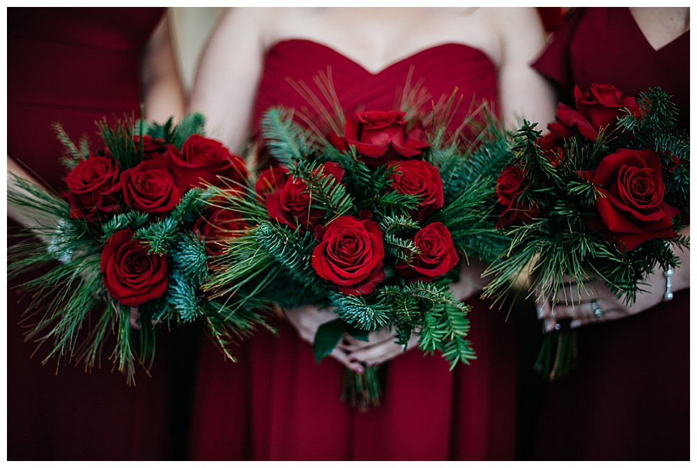 rose-bouquets-winter-wedding