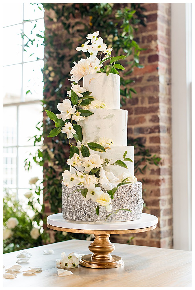 marble-wedding-cake-with-pearled-tier