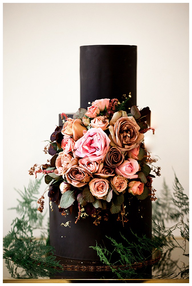 modern-black-wedding-cake