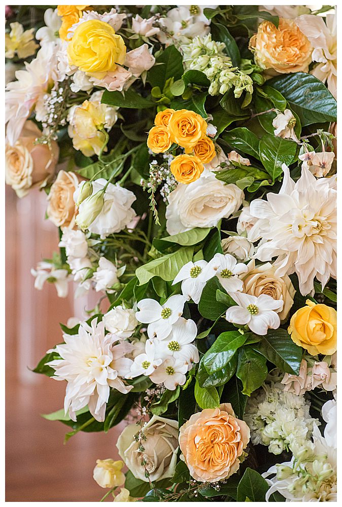 yellow-and-white-wedding-flowers