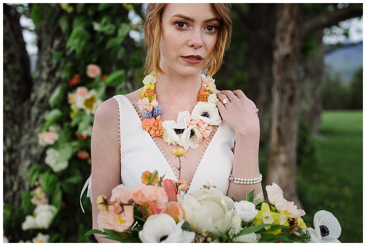 bridal-necklace-made-of-flowers