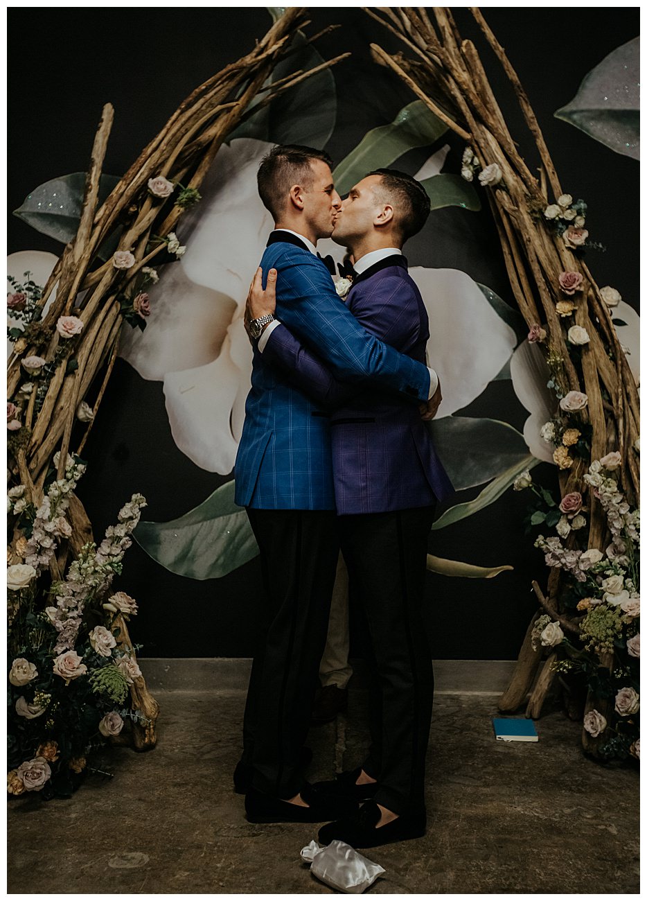 luxe-new-orleans-gay-wedding-14