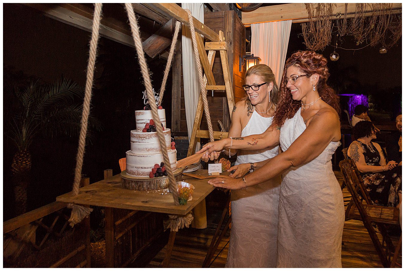 brides-cutting-wedding-cake