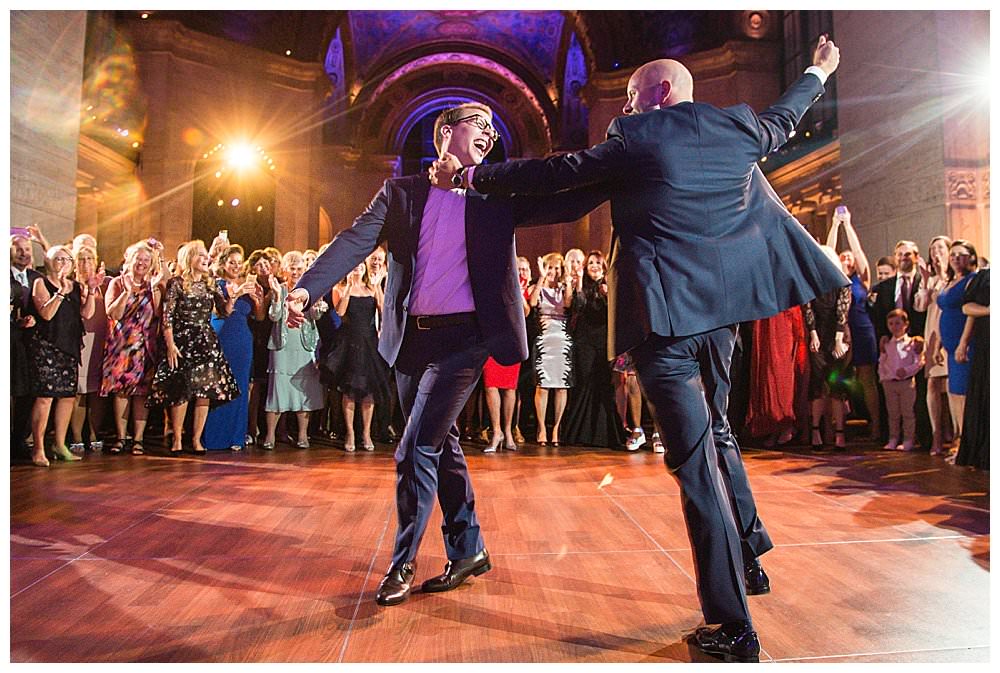 grooms-choreographed-first-dance