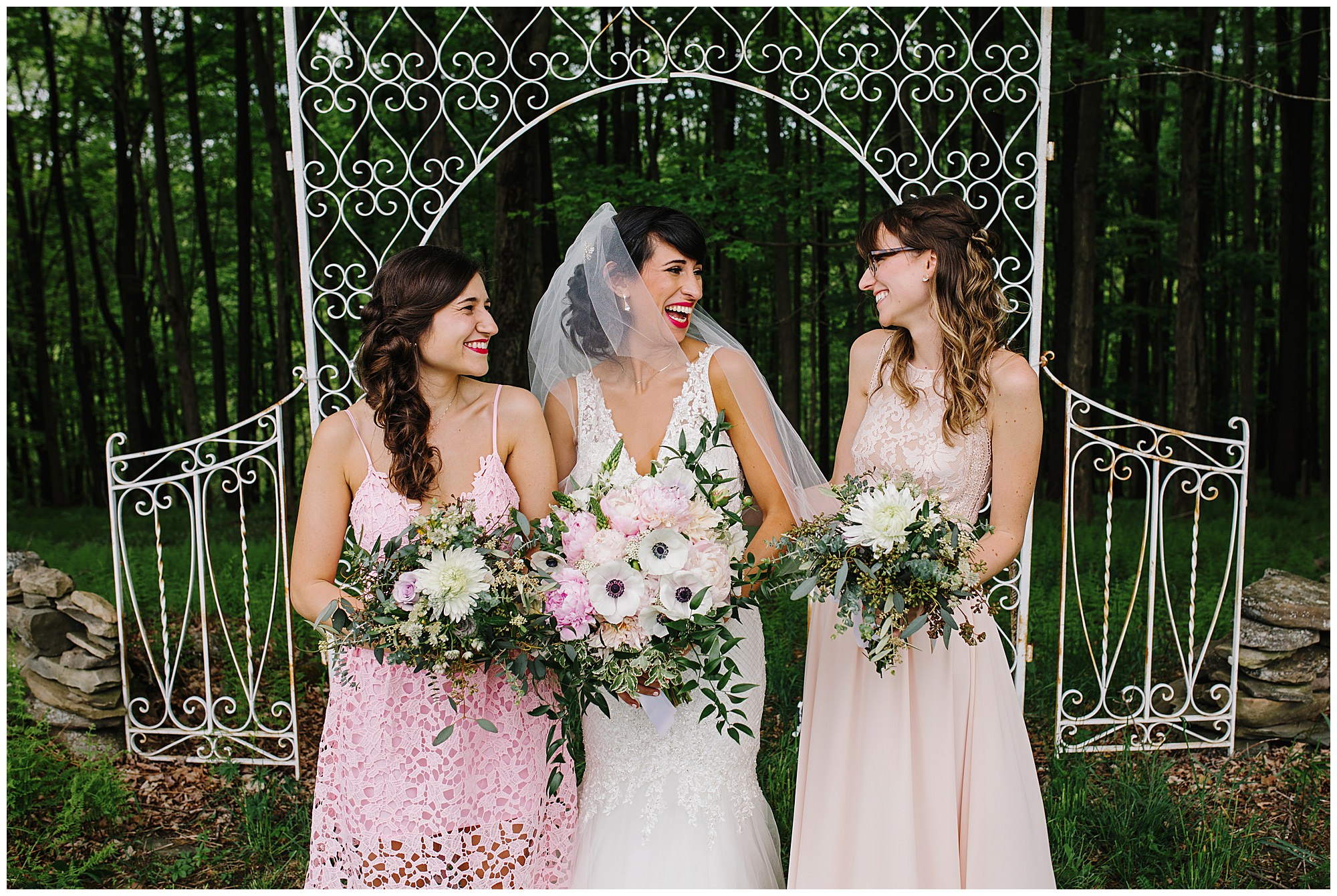 rustic-lesbian-wedding-in-pennsylvania-11