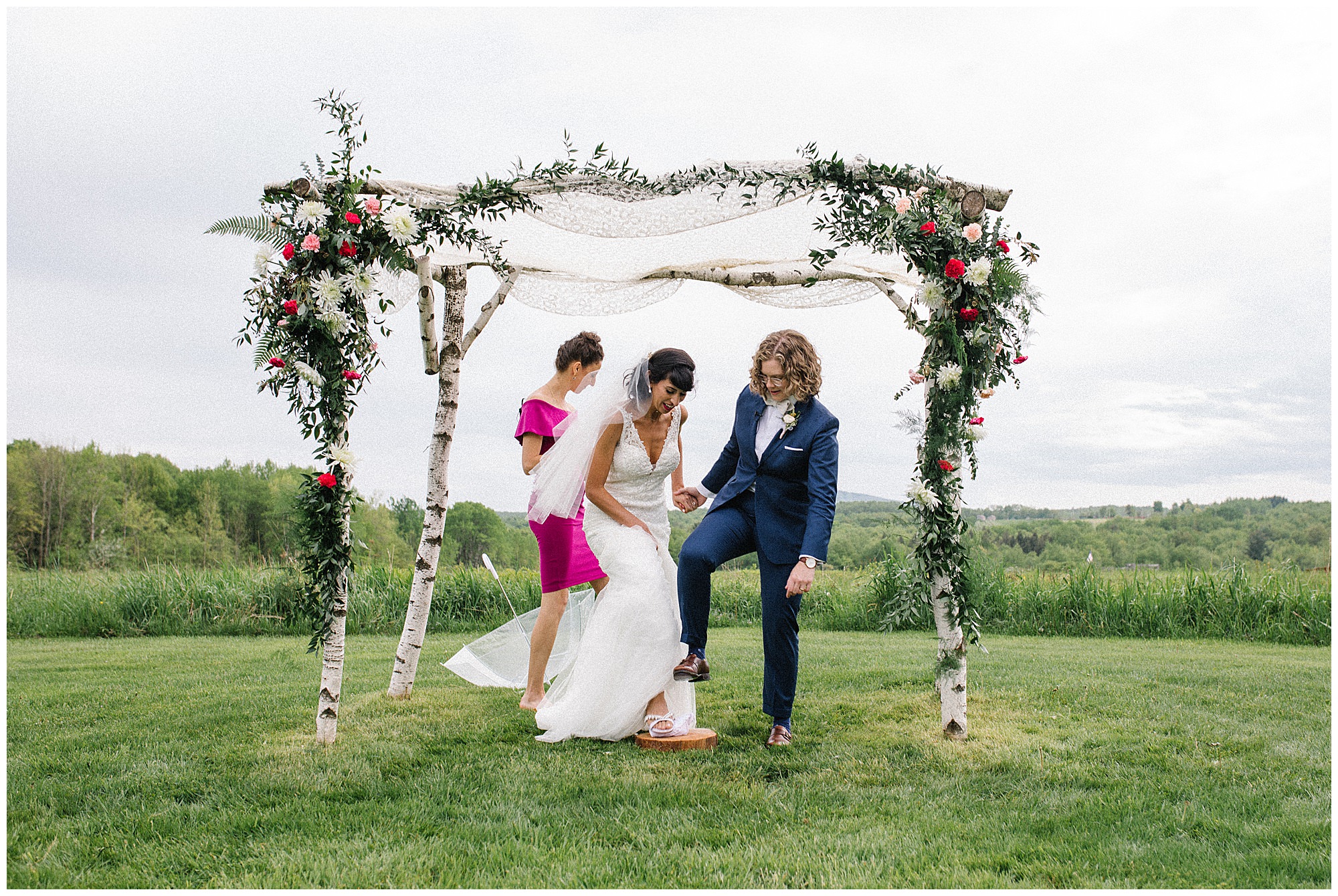 rustic-lesbian-wedding-in-pennsylvania-22