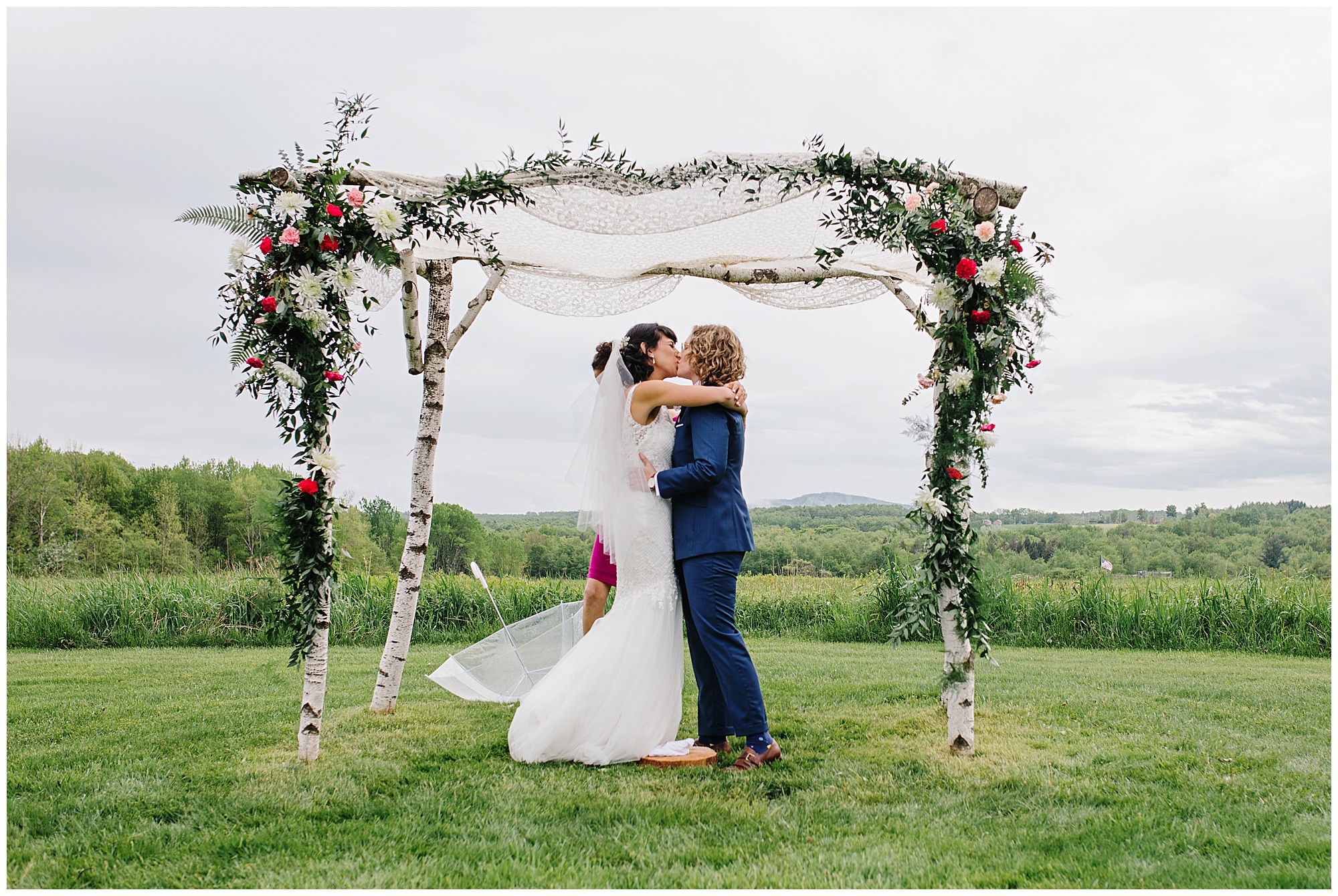 rustic-lesbian-wedding-in-pennsylvania-23