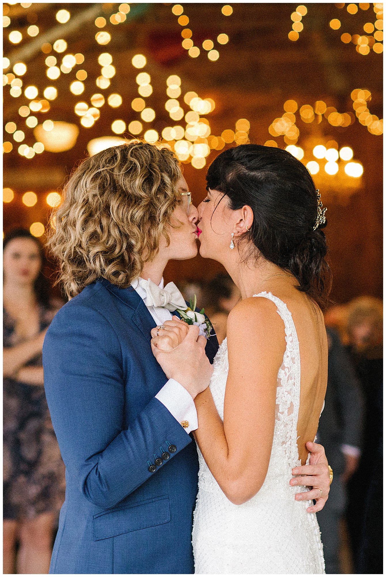 rustic-lesbian-wedding-in-pennsylvania-31