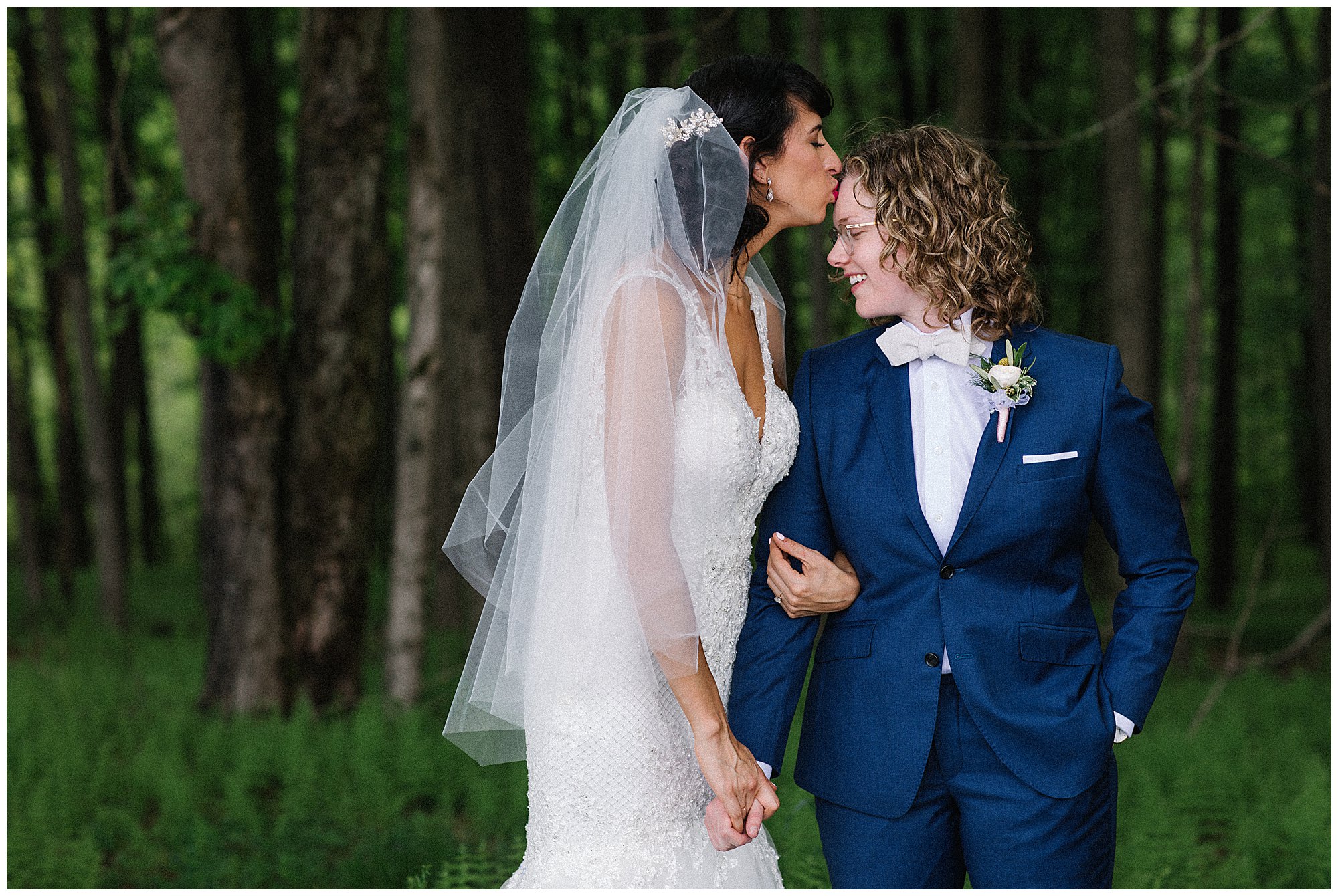 rustic-lesbian-wedding-in-pennsylvania-8