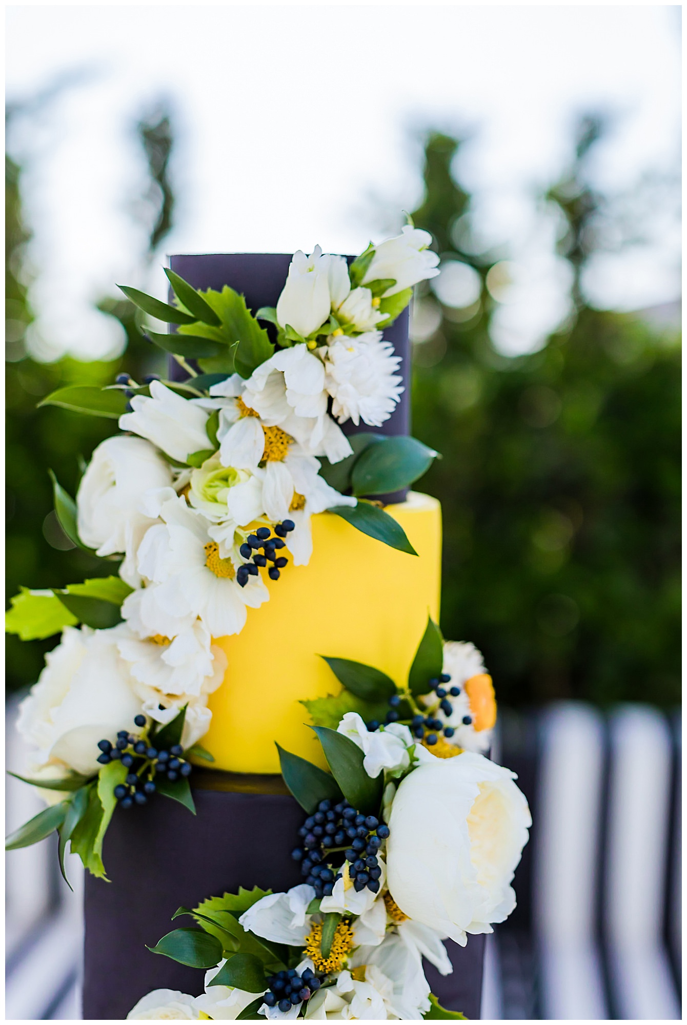 modern-black-and-white-yellow-wedding-inspiration-shoot-9