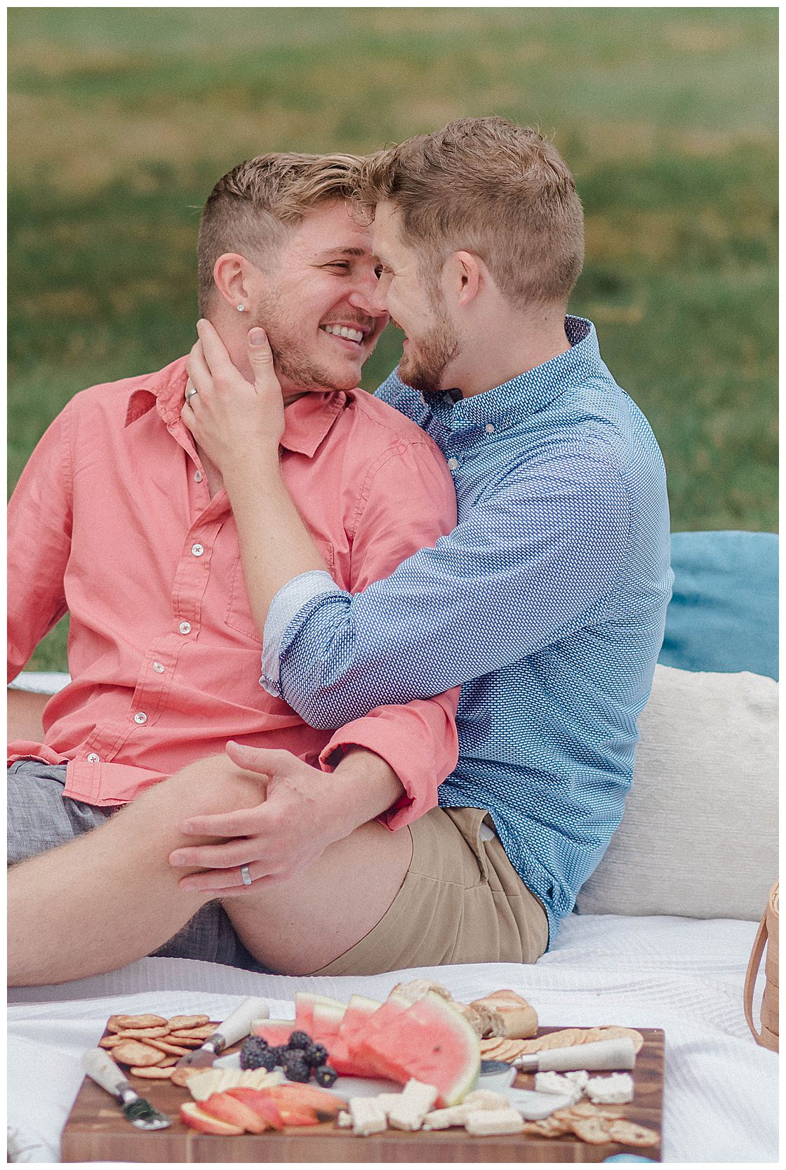 outdoor-picnic-gay-engagement-session-12