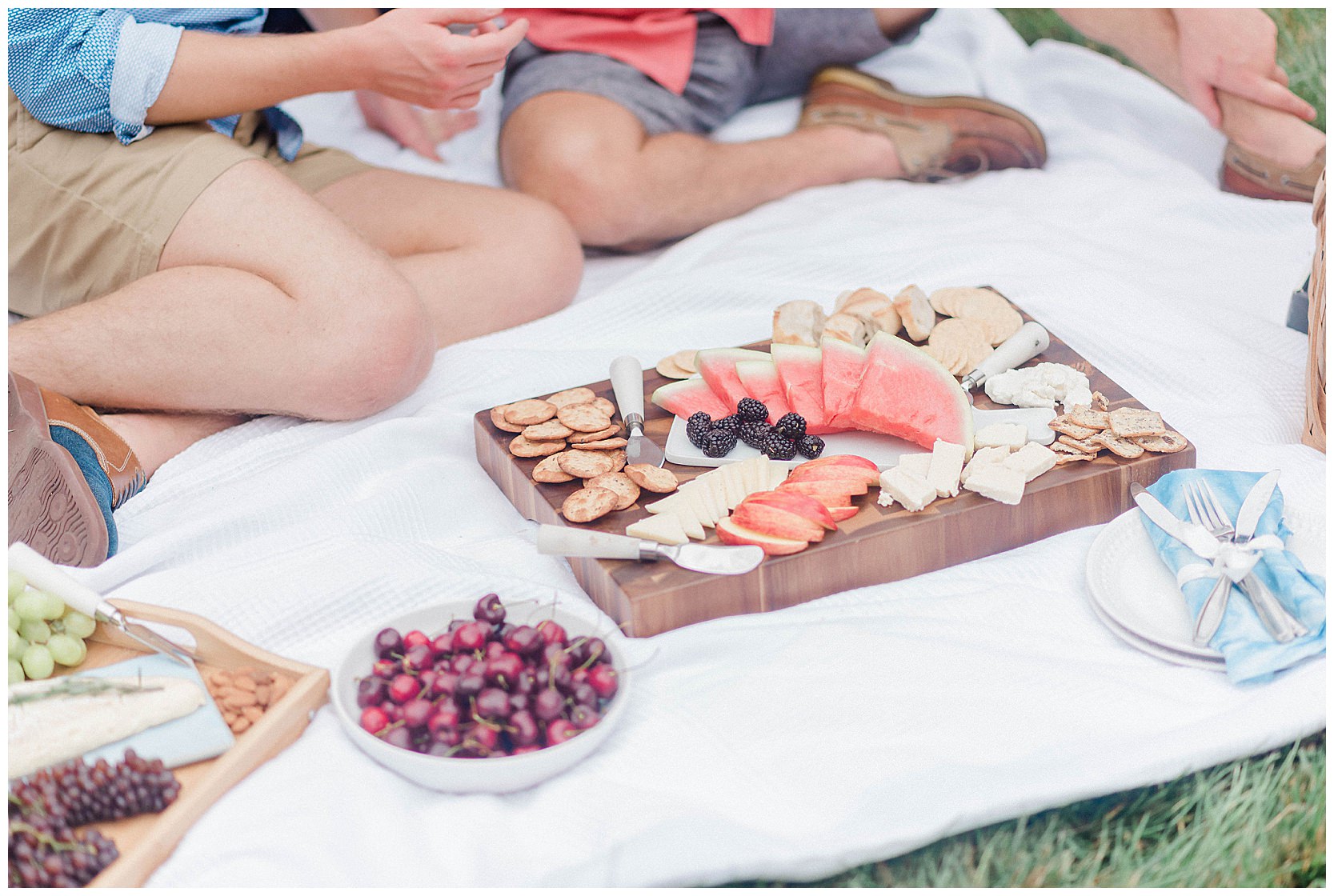 outdoor-picnic-gay-engagement-session-5