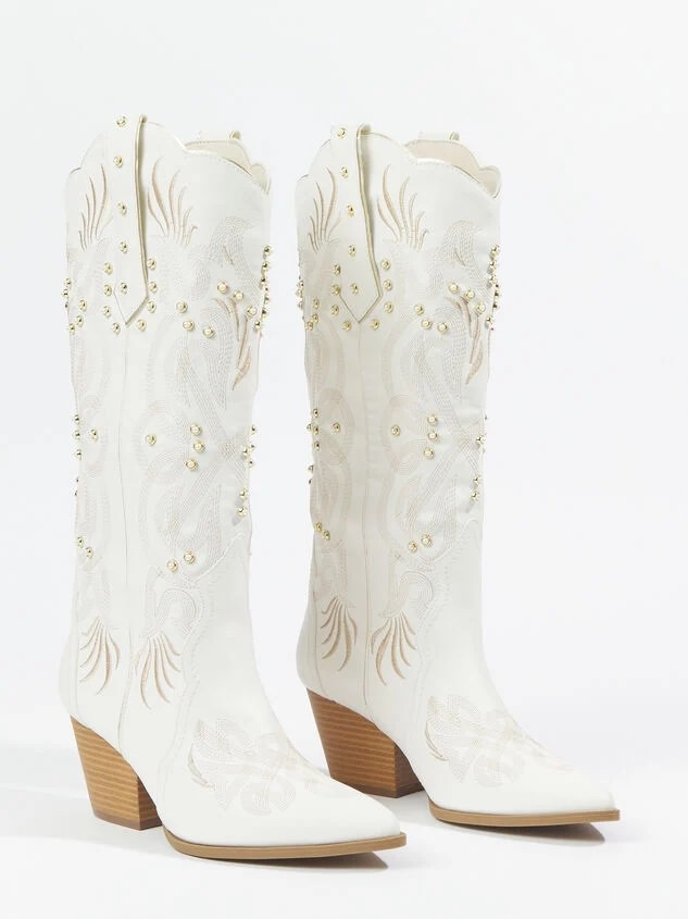 Wedding-Worthy Boots For Winter: From Bridal Cowboy Boots To