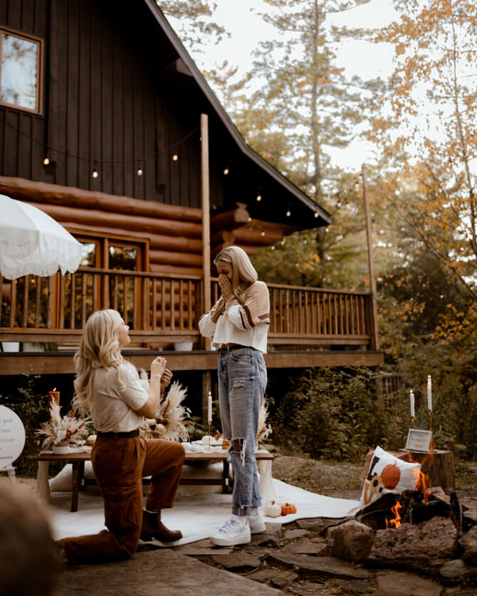 This Influencer Proposed to Her Girlfriend with a Cozy Picnic at a Cabin