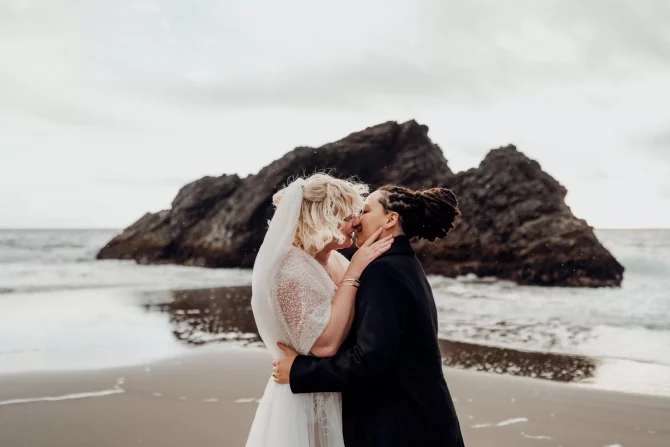 Intimate Wedding Celebration on the Oregon Coast