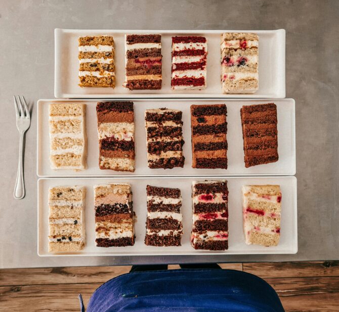 What to Expect at a Wedding Cake Tasting