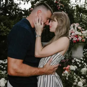 Taylor Swift Travis Kelce Engaged