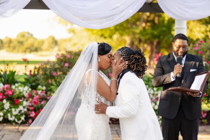 Best Wedding Kisses 2025