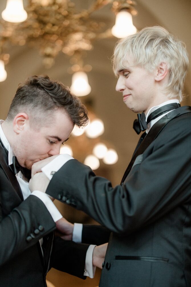 Best Wedding Kisses 2025