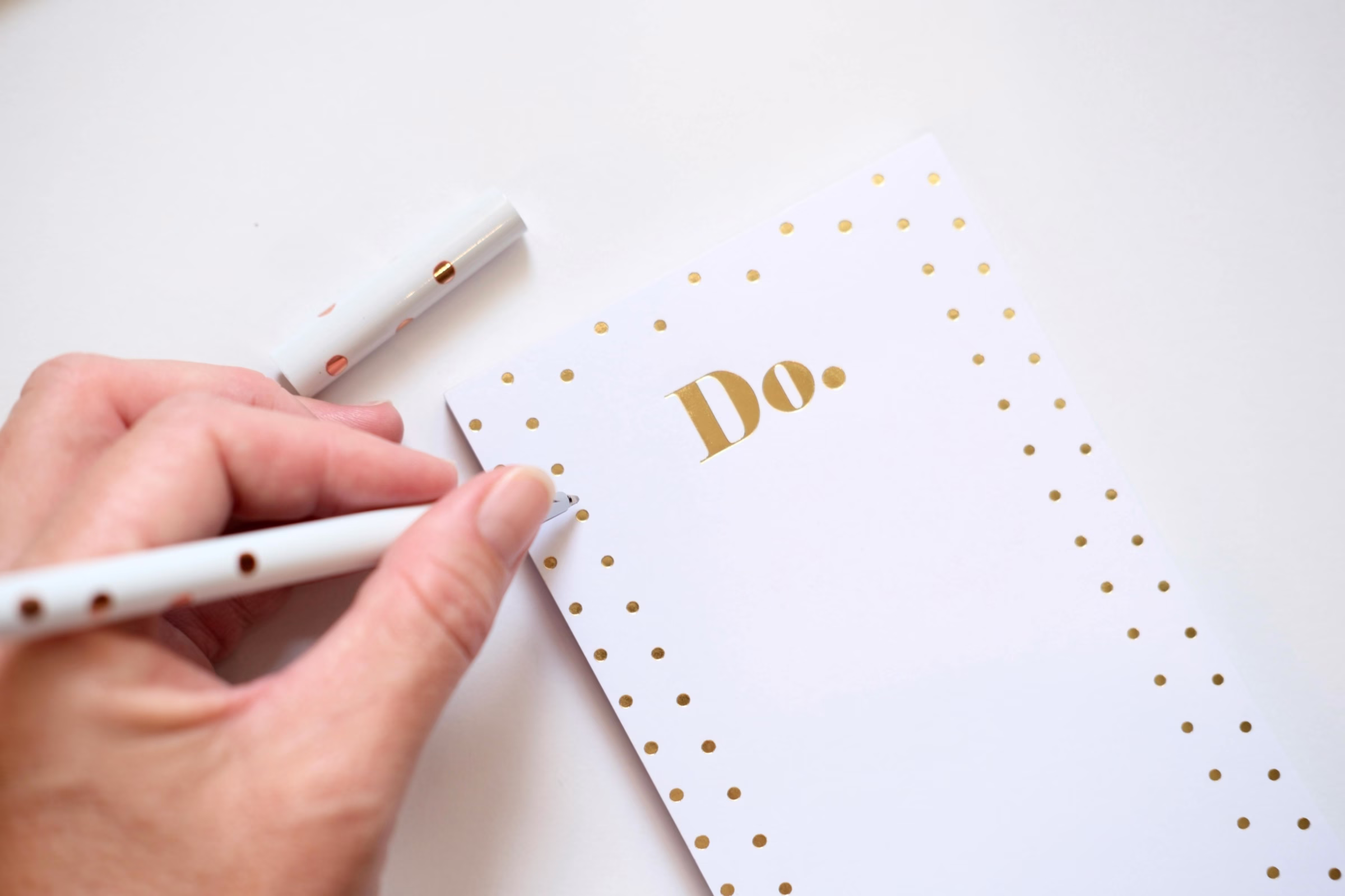 The “Invisible” Wedding Day To-Do List: Master the Tasks Every Couple Forgets Until the Last Minute