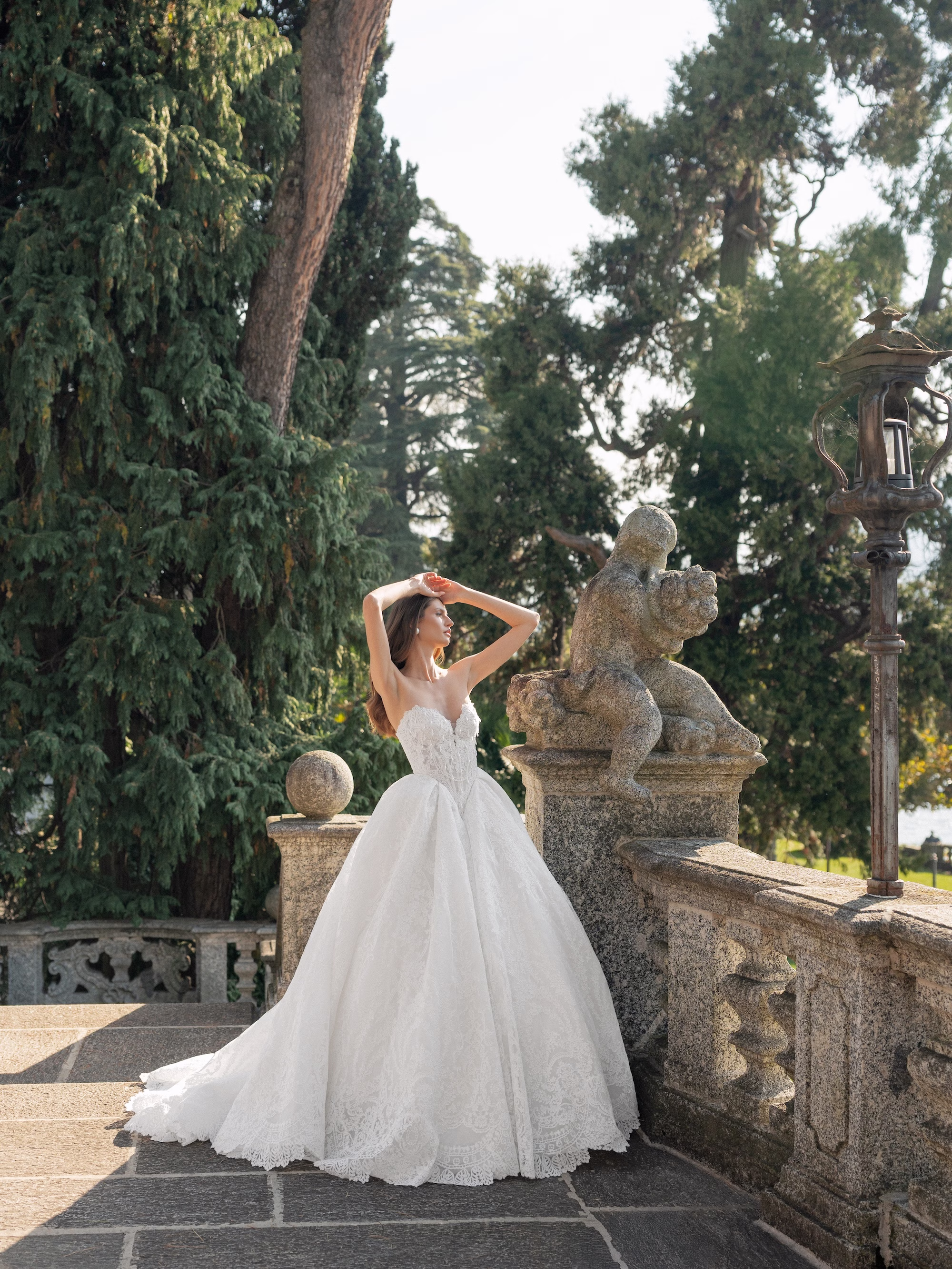 2025.10.10RiccaSposaLakeComoItaly2027LookBook.PhotoKonstantynZakhariy 22 - 18 Taylor Swift Wedding Dress Predictions From Top Bridal Designers 2025.10.10RiccaSposaLakeComoItaly2027LookBook.PhotoKonstantynZakhariy 22
